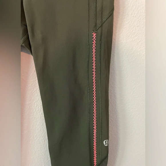 Lululemon Womens Lululemon Vent It Out Crop 17” Gator Green/Cyber Stripe size 4 - Picture 5 of 9